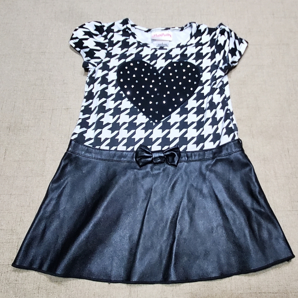 🚨3/$25🚨 Black White Heart and Stars Dress 4